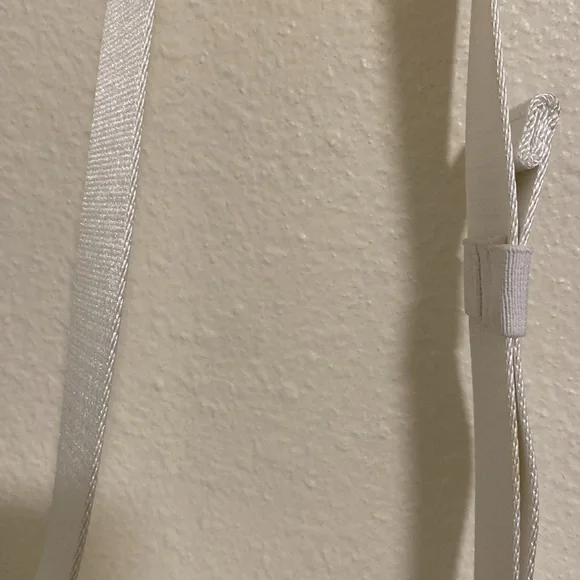 Lululemon White Wunder Puff 1L Fanny Pack Belt Bag Adjustable Strap - Picture 9 of 9